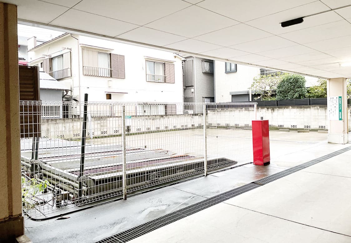 当院の外来患者様専用駐車場（8台）